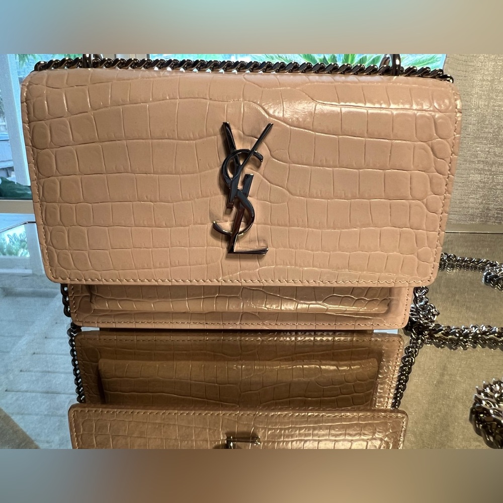 Saint Laurent chain Wallet in crocodile embossed leather , soft pink